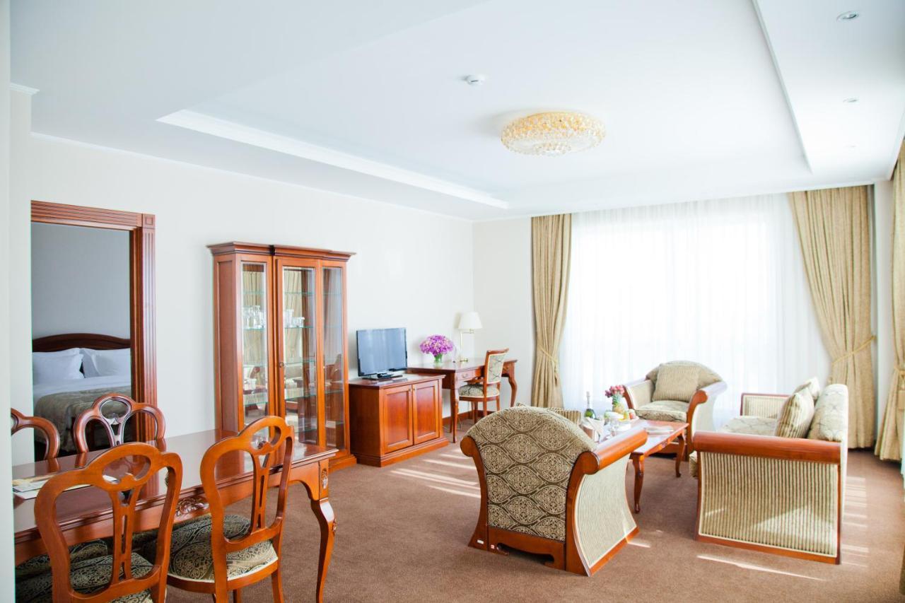 Caspian Riviera Grand Palace Hotel Aqtau Buitenkant foto